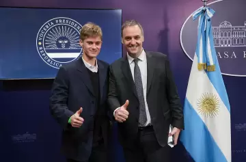 Un influencer libertario fue a picudear a una asamblea LGBT+ y lo agredieron