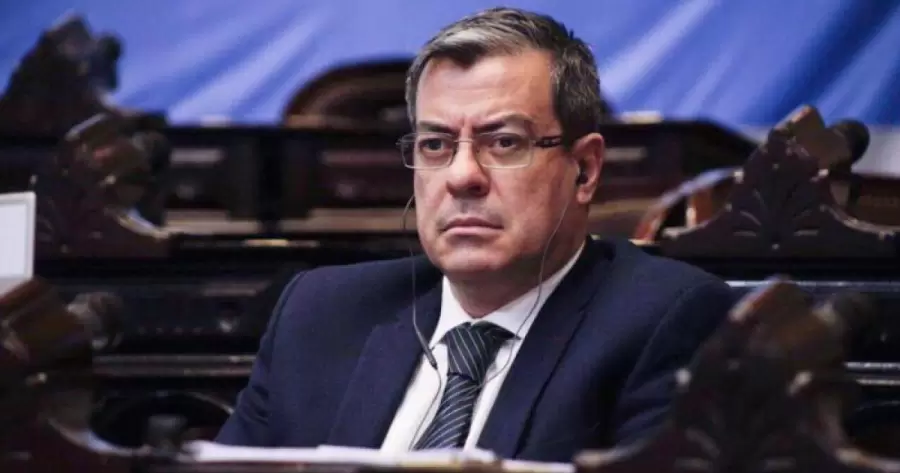 German Martínez, oposición dura