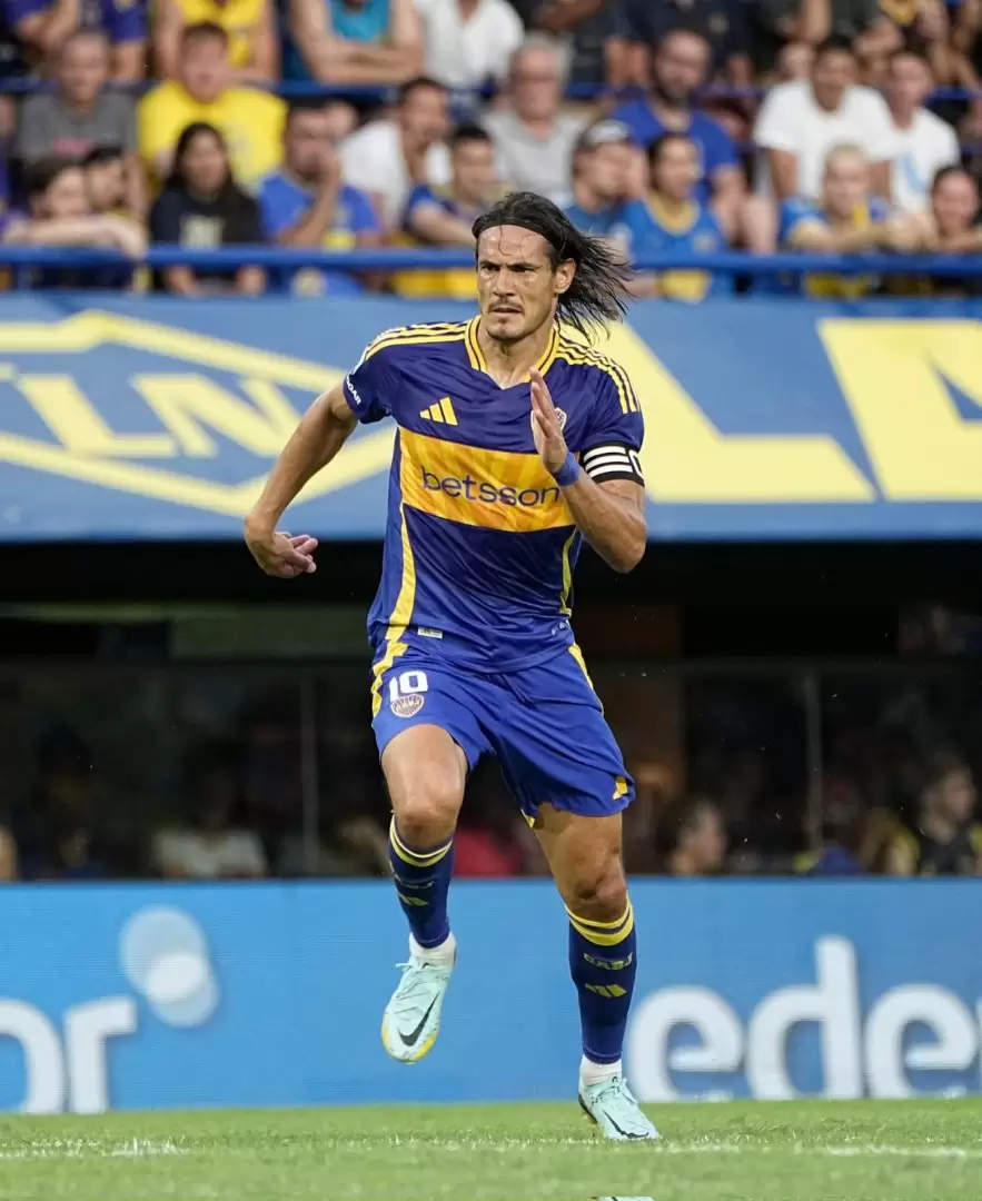 Edinson Cavani convirtió, pero su gol fue anulado por posición adelantada