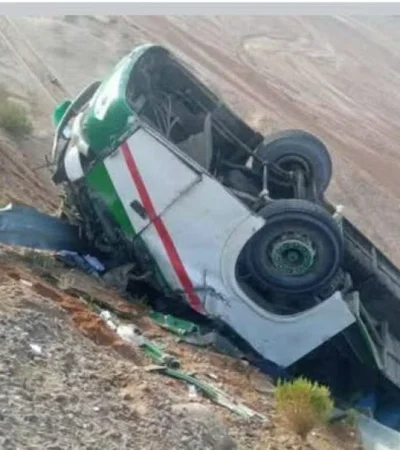 Al menos 19 muertos tras desbarrancar un colectivo en Bolivia