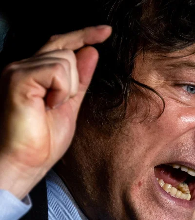 "Las dictaduras no son necesariamente de izquierda: pueden ser también de derecha, como el nazismo y el fascismo" (S. Chini)