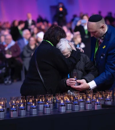 Velas, a modo de recordatorio eterno por quienes ya no están.