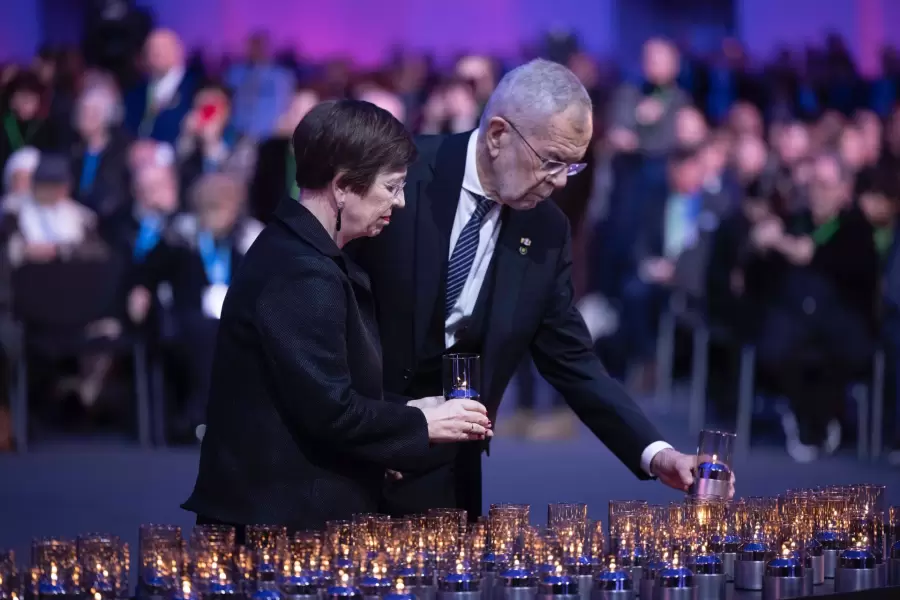 Líderes mundiales y sobrevivientes, en una jornada emotiva.