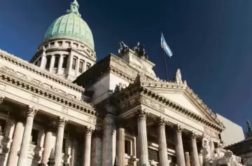 El Congreso, de luto por el Papa: se suspende la visita de Francos y habrá sesión especial