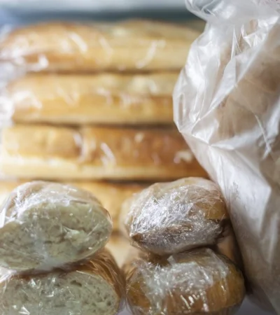 Congelar el pan: el truco que transforma tu salud intestinal