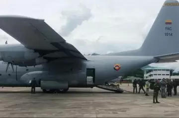 Avión militar colombiano partió a EE.UU. en busca de connacionales deportados