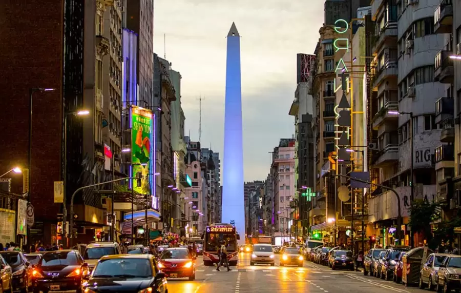 El Obelisco fue construido para recordar el cuarto centenario de la fundación de Buenos Aires.
