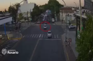 Video: así fue el recorrido del auto que mató a una mujer y a su hija en Rosario