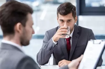 El vaso de agua que puede decidir tu futuro laboral