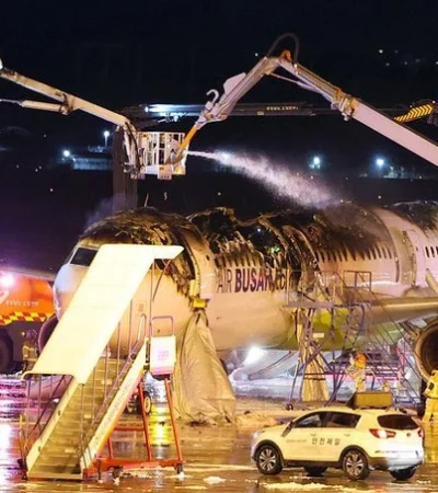 Las llamas comenzaron a las 22:26, cuando se incendió la cola del avión.