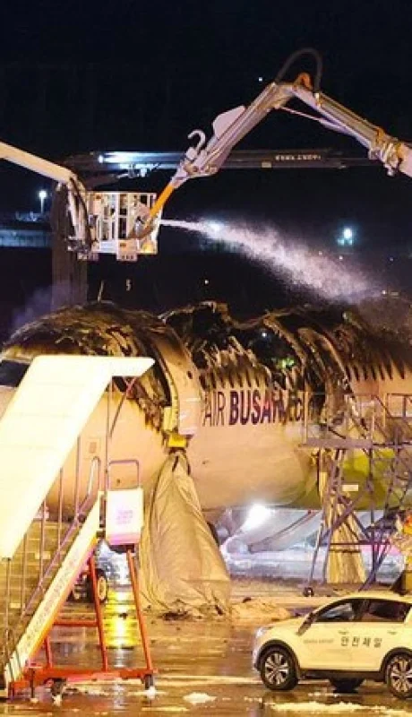 Las llamas comenzaron a las 22:26, cuando se incendió la cola del avión.