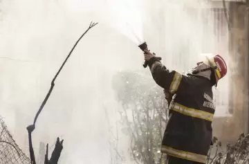 Espeluznantes detalles del incendio de una vivienda con un trágico desenlace