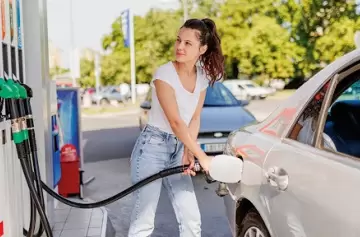 Autoservicio de combustibles: fijan las condiciones para las estaciones