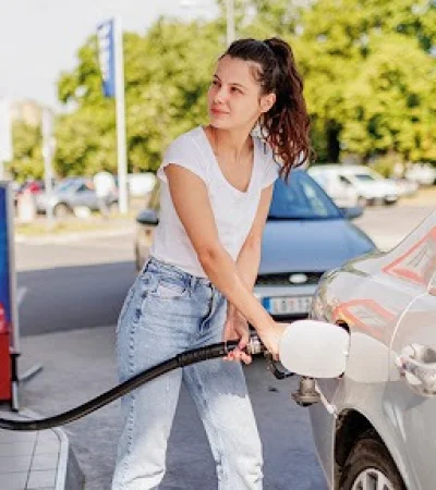 El Gobierno oficializó el autoservicio de combustibles en el Boletín Oficial.