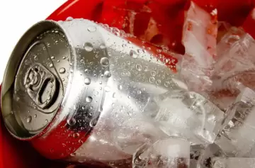 Un sencillo truco enfría las bebidas en solo cinco minutos: ¿lo conocés?