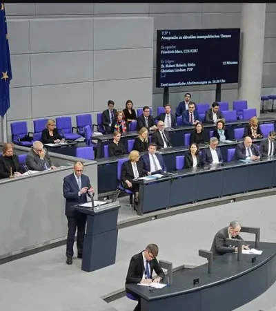 Un acalorado debate dio pie a una votación que rompe con la histórica postura alemana de recepción de inmigrantes.