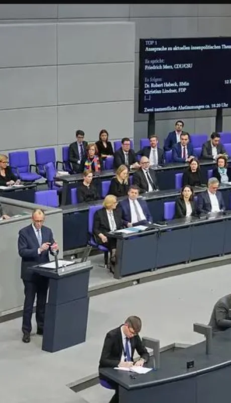 Un acalorado debate dio pie a una votación que rompe con la histórica postura alemana de recepción de inmigrantes.