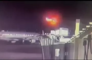 "Vi una bola de fuego": los audios tras el choque de aeronaves en Washington