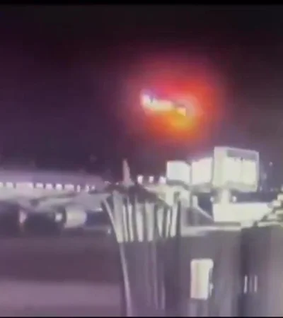 Así se vio la colisión entre el avión comercial y el helicóptero militar.