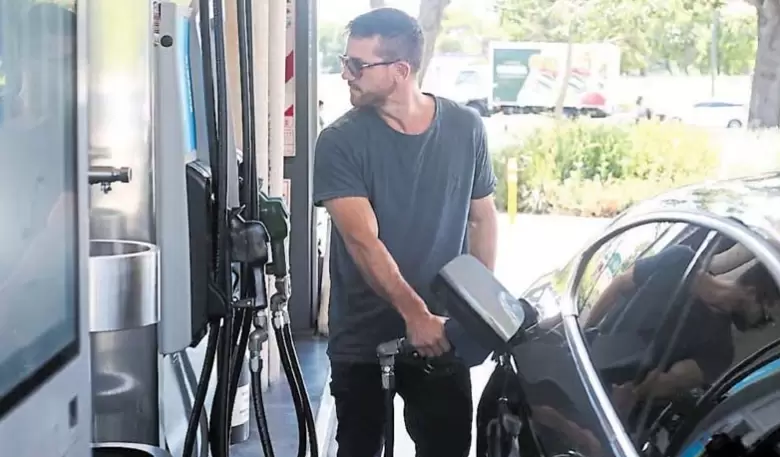 Los estacioneros anticiparon que los más proclives para el autodespacho de combustibles son los jóvenes.