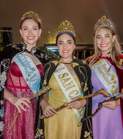 Luz Soria, en medio de la Virreina Nacional y la Reina Nacional de la Vendimia 2024.