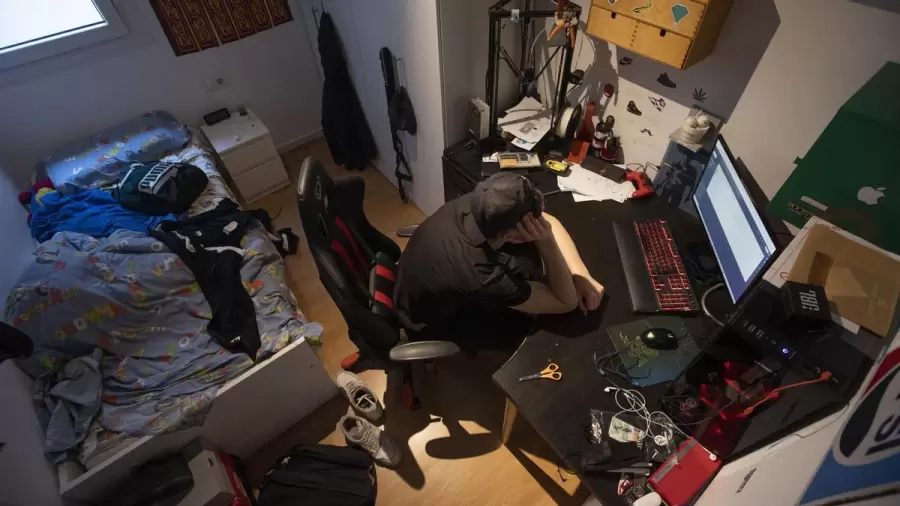 Este estudio explora la asociación entre la soledad durante más de un año en la adolescencia y sus consecuencias en la salud.