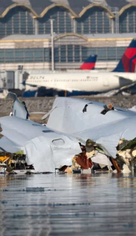 Familiares de las víctimas y autoridades esperan con ansiedad los datos de los dispositivos de grabación.