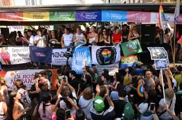 Cómo se desarrolla la movilización a Plaza de Mayo para protestar por los dichos de Milei