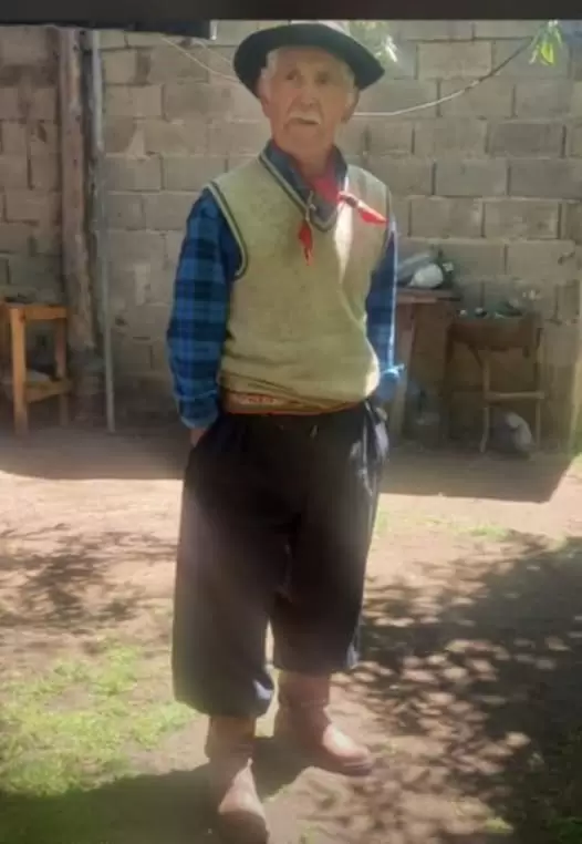 Don Reyes dedicó su vida al campo y a su hogar que no quiso abandonar en medio del incendio.