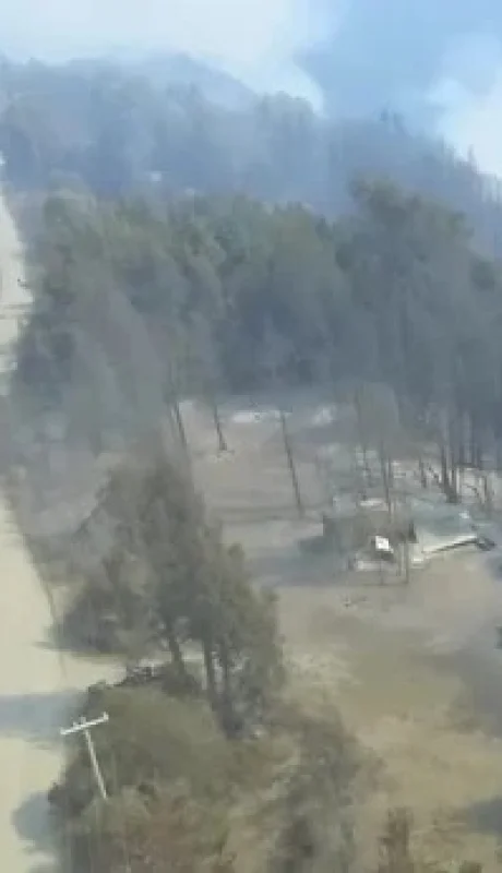 Don Reyes dedicó su vida al campo y a su hogar, que no quiso abandonar en medio del incendio.