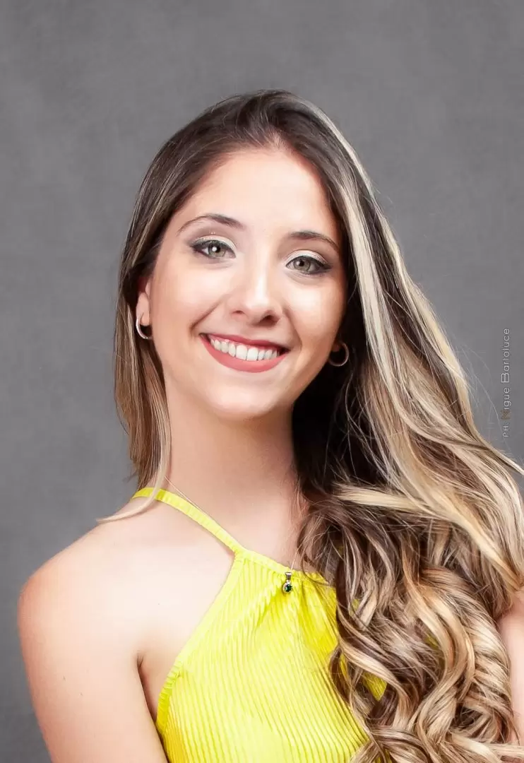 Docente, maquilladora, preceptora. Una mujer multitarea.