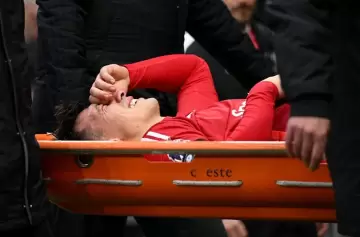 Se confirmó la grave lesión de Lisandro Martínez que lo deja fuera de las canchas por meses