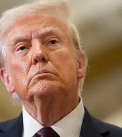 Donald Trump apuntó contra el gobierno sudafricano.