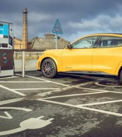 El registro hacía más lenta la instalación y expansión de puntos de carga, ya que agregaba costos y tiempos muertos al sector privado.