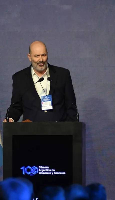 Sturzenegger elimina el impuesto al cine y anuncia nuevos topes para los subsidios