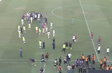 Por un inadaptado, Godoy Cruz-Talleres fue suspendido en el entretiempo