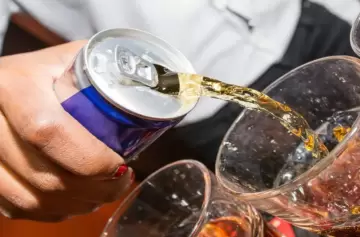 El lado oscuro de las bebidas energizantes y el pedido de regulación