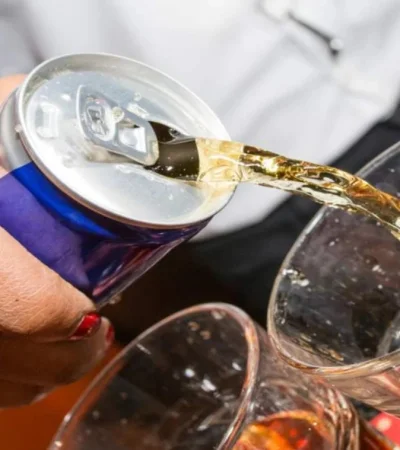 El lado oscuro de las bebidas energizantes y el pedido de regulación
