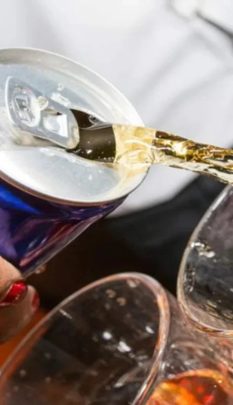 El lado oscuro de las bebidas energizantes y el pedido de regulación