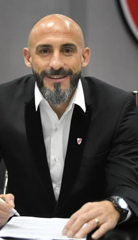 Javier Pinola desea dirigir a River