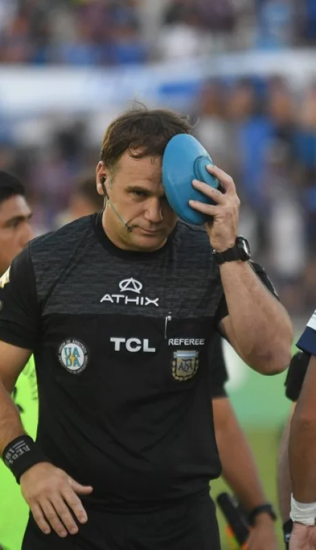 Diego Martín agredido en el partido de Godoy Cruz vs. Talleres