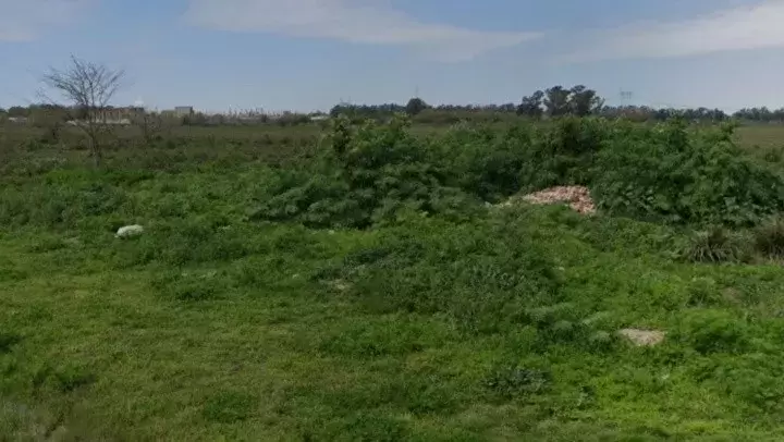 En este descampado fueron encontrados los restos del jovencito buscado desde fines de enero. (Foto: web)