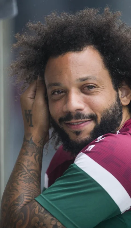 El defensor brasileño se despidió del fútbol profesional.