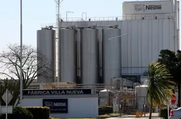 Nestlé suspende su planta en Córdoba por caída del consumo y freno a las exportaciones
