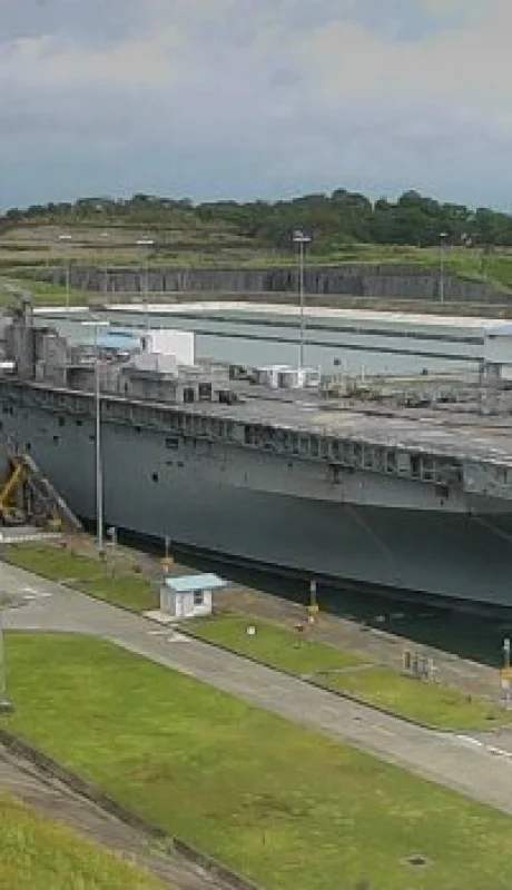 Buques militares estadounidenses suelen transitar con regularidad  la vía que une los océanos Atlántico y Pacífico.