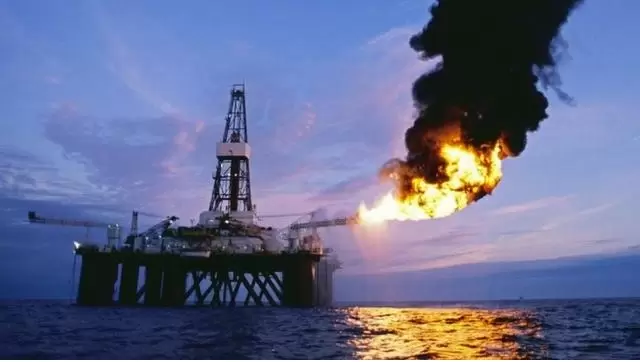 Una plataforma de exploración de petróleo en alta mar.