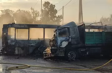 Choque del micro y camión: un adolescente con quemaduras en el 90% del cuerpo y varios niños internados