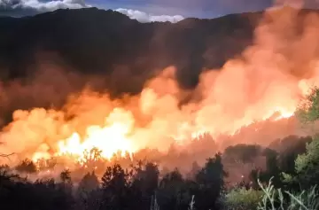 El grito desesperado del intendente: "Se está quemando todo"
