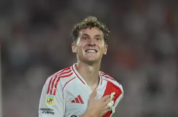 River Plate revivió en el segundo tiempo y derrotó a Independiente