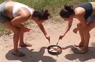 Sin gas, pero con ingenio: chaqueños cocinan en el suelo